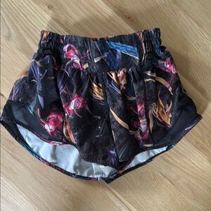Lululemon Hotty Hot Shorts 2.5”